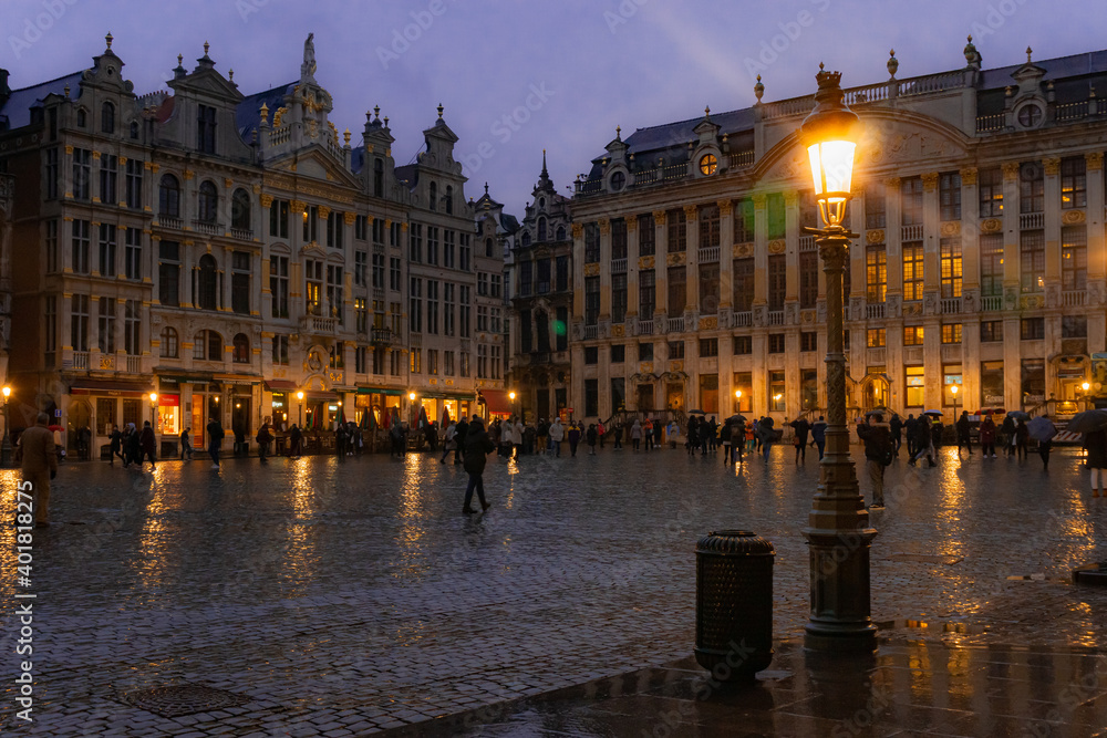Naklejka premium 그랑플라스의 가로등과 야경