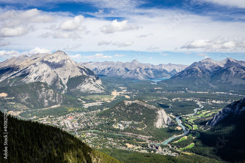 Banff in the Bow River valley © NosamA