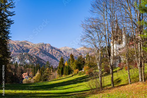 Obraz na płótnie Peles and Pelisor Castle with Romanian Carpathian Mountains in the background w salonie
