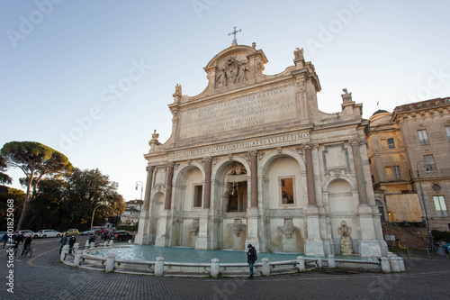 Roma, sul colle Gianicolo la Fontana dell'Acqua Paola, più comunemente nota come Er fontanone