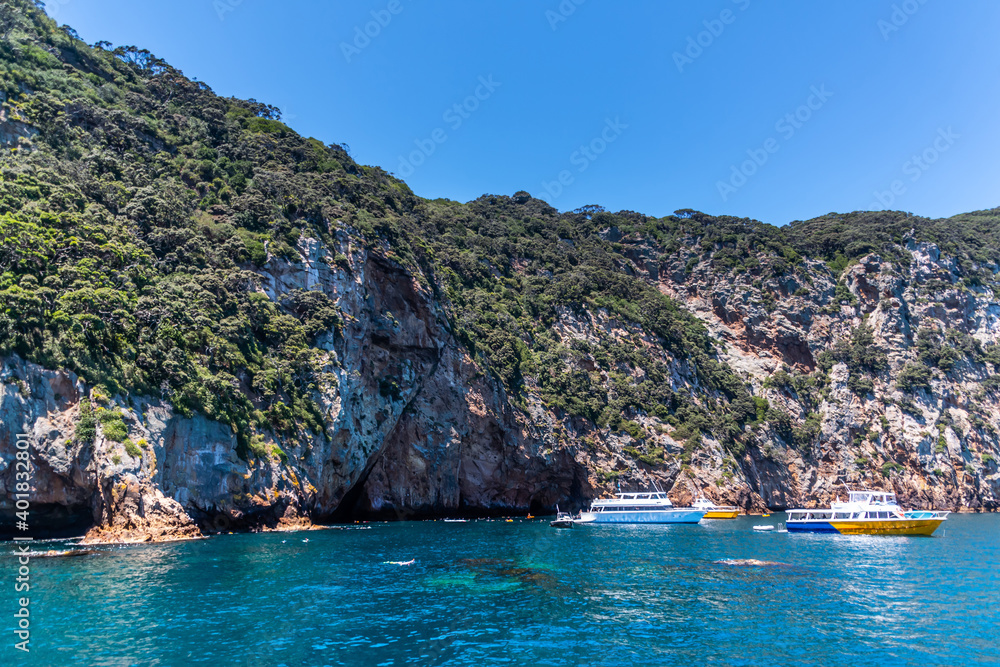 Fototapeta premium boats in a rocky bay