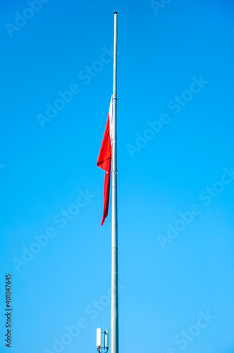 Turkish flag, lower the flag to half-staff