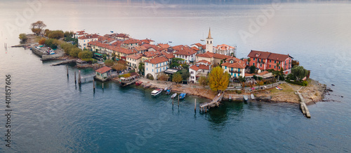 Fotografie Aerial view of a village on a lake island