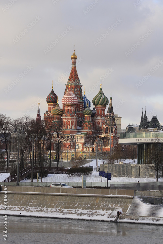 Obraz premium st basil cathedral view in winter time