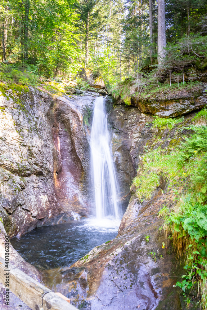 Obraz premium Hochfall Wasserfall im bayerischen Wald Deutschland