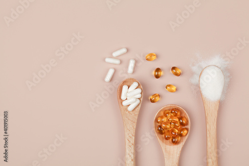 Bilde på lerret Supplements for health , vitamin D zinc and vitamin C powder in wooden spoons on beige background