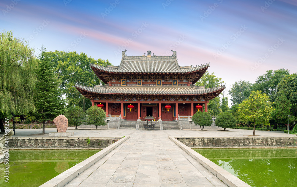 White Horse Temple is the first government-run temple built after Buddhism was introduced to China, Luoyang, China.Translation: White Horse Temple is the first government-run temple built after Buddhism was introduced to China, Luoyang, China.Translation: