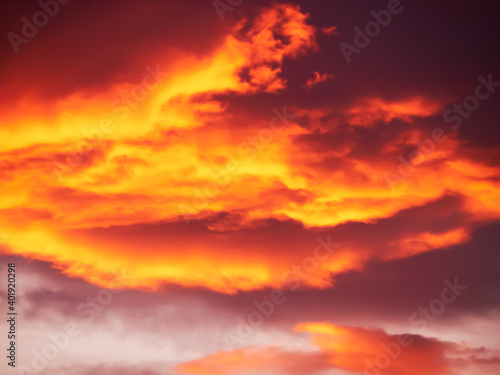 炎をみているかのような燃ゆる夕焼け © Seiji Nakamura