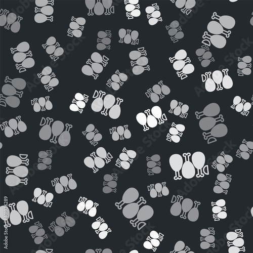 Grey Indian traditional food Tandoori chicken icon isolated seamless pattern on black background. Vector.