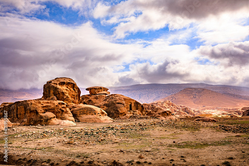 Schilderij op canvas Derserto Wadi Rum in Giordania, rocce e sabbia, beduini e cammelli