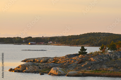 Fototapeta Naklejka Na Ścianę i Meble -  Sonnenuntergang an einem Fjord in Schweden