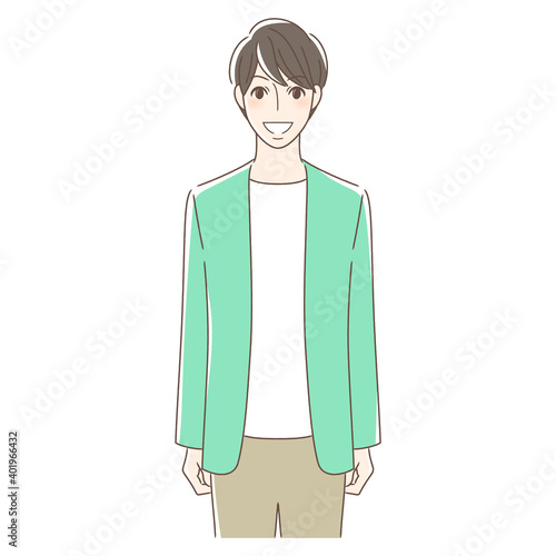 笑顔で口を開いて立つ男性
