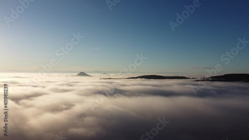 Der Hegauvulkan Hohenhewen ragt aus einer Nebeldecke photo