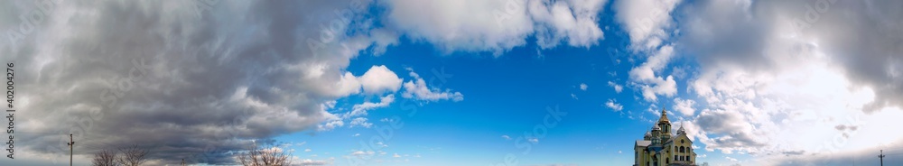 Obraz premium panorama of the church dome and the sky with exquisite clouds