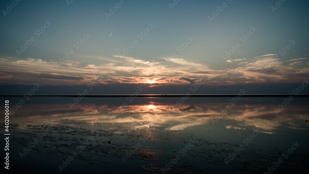 Sonnenuntergang im Wattenmeer am Reiseziel Dorum an der Nordsee