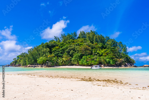 Fototapeta Naklejka Na Ścianę i Meble -  Moyenne Island is a small island in the Ste Anne Marine National Park off the north coast of Mahé, Seychelles. Since the 1970s it has been a flora and fauna reserve.