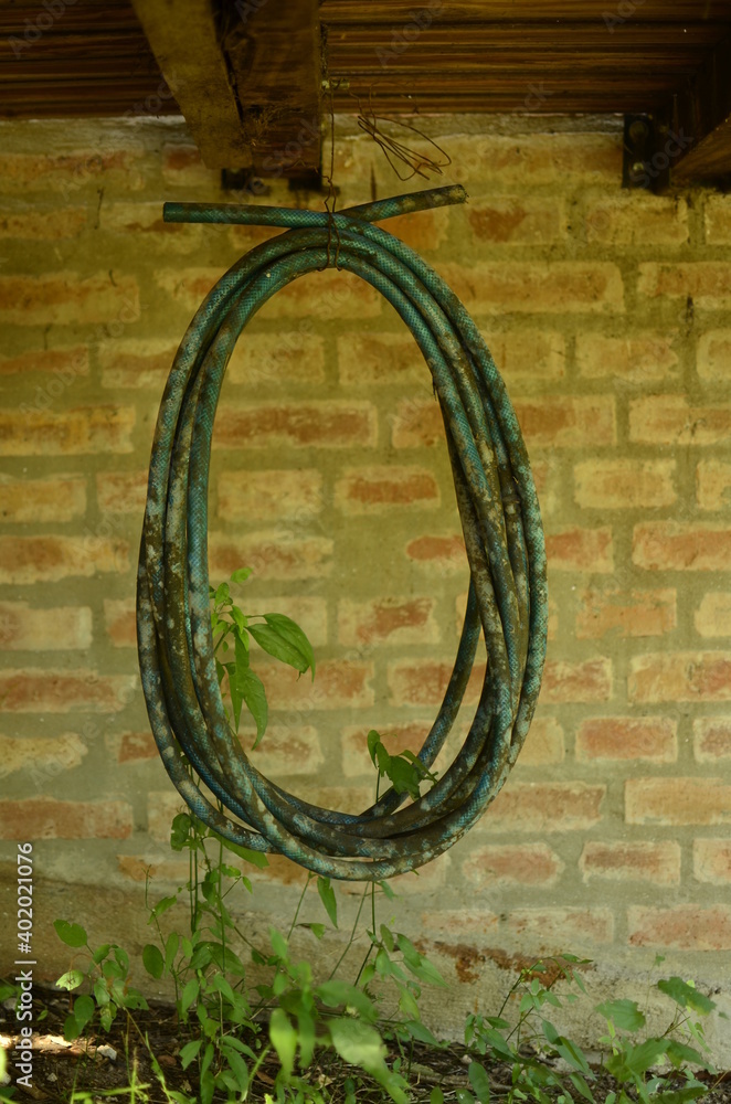 Hose hanging to the outside Hose hanging to the outside