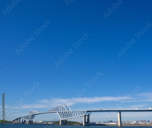 青空と東京ゲートブリッジ