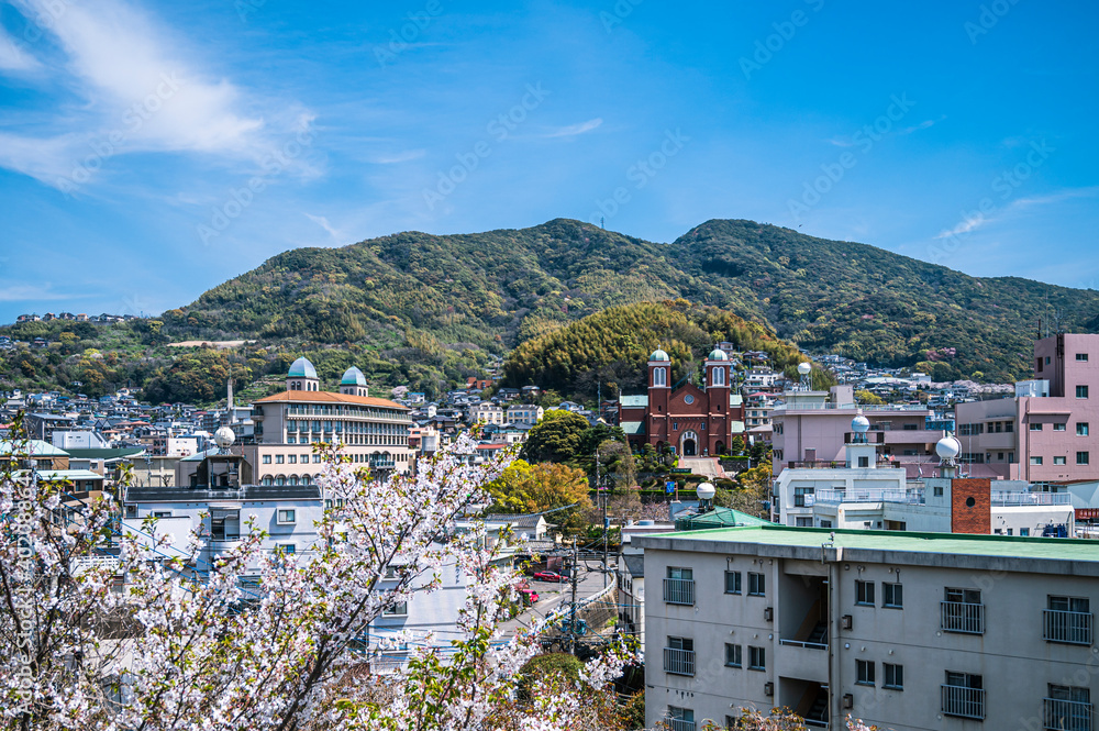 Obraz premium 天主堂の見える丘から見える天主堂