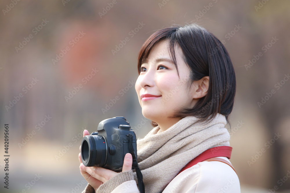 Fototapeta premium 写真を撮る女性