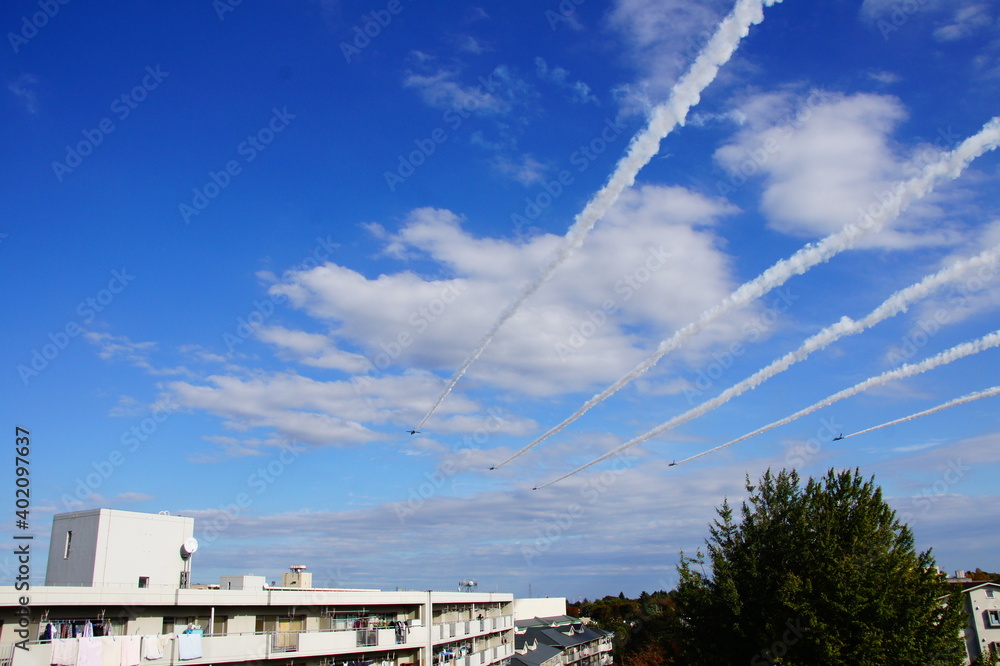 Fototapeta premium ブルーインパルス展示飛行