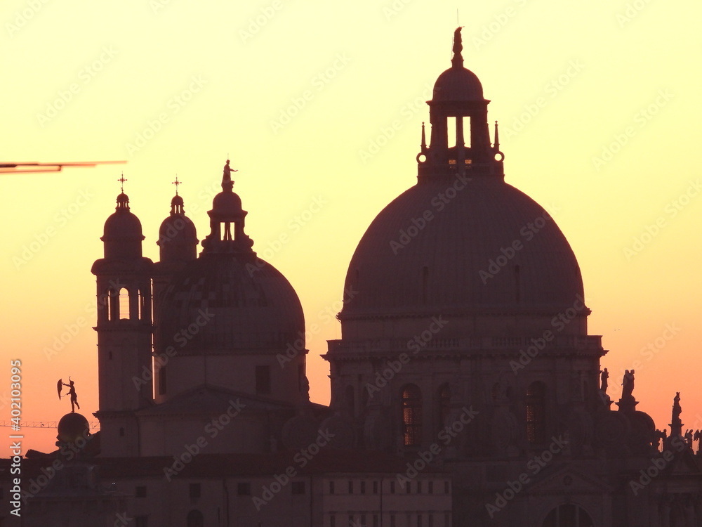 Die Basilika Santa Maria della Salute in Venedig Italien bei Sonnenuntergang