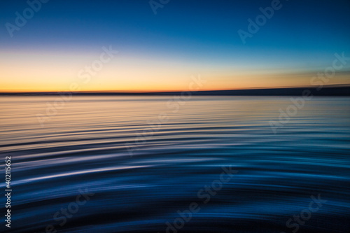 l acqua calma e il lago di Bracciano al tramonto