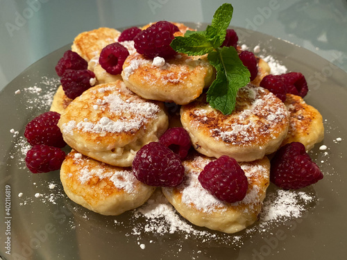Cheesecake with raspberry 