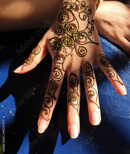 hand henna tattoo morocco