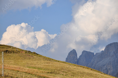 Górski krajobraz przed burzą, Dolomity, Włochy