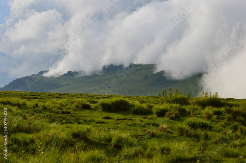 Wolken in Tansanias Bergen