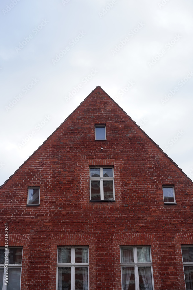 Altes Backsteinhaus mit Spitzdach im Holländischen Viertel von Potsdam