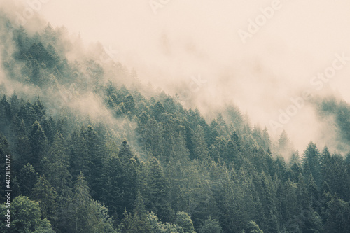 Wolken am Berg