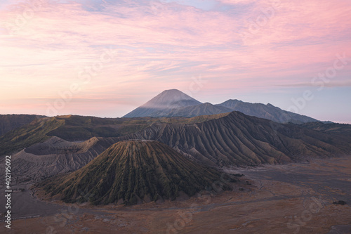 l'alba svela il vulcano Bromo