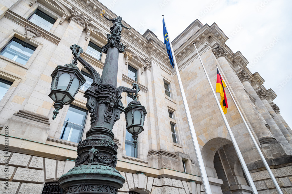Obraz premium Bundestag am Spreeufer