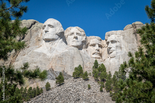 Canvastavla The Carved Busts of George Washington, Thomas Jefferson, Theodore “Teddy” Roosev