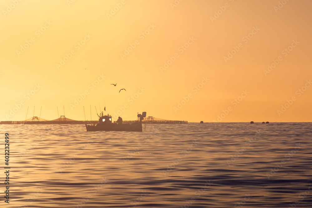 Barco pesquero al amanecer - Águilas, Murcia