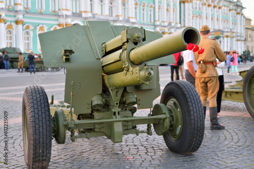 ST.PETERSBURG, RUSSIA - AUGUST 08, 2017: Artillery with carnations in the barrel on the background of Palace square in Day of memory and grief