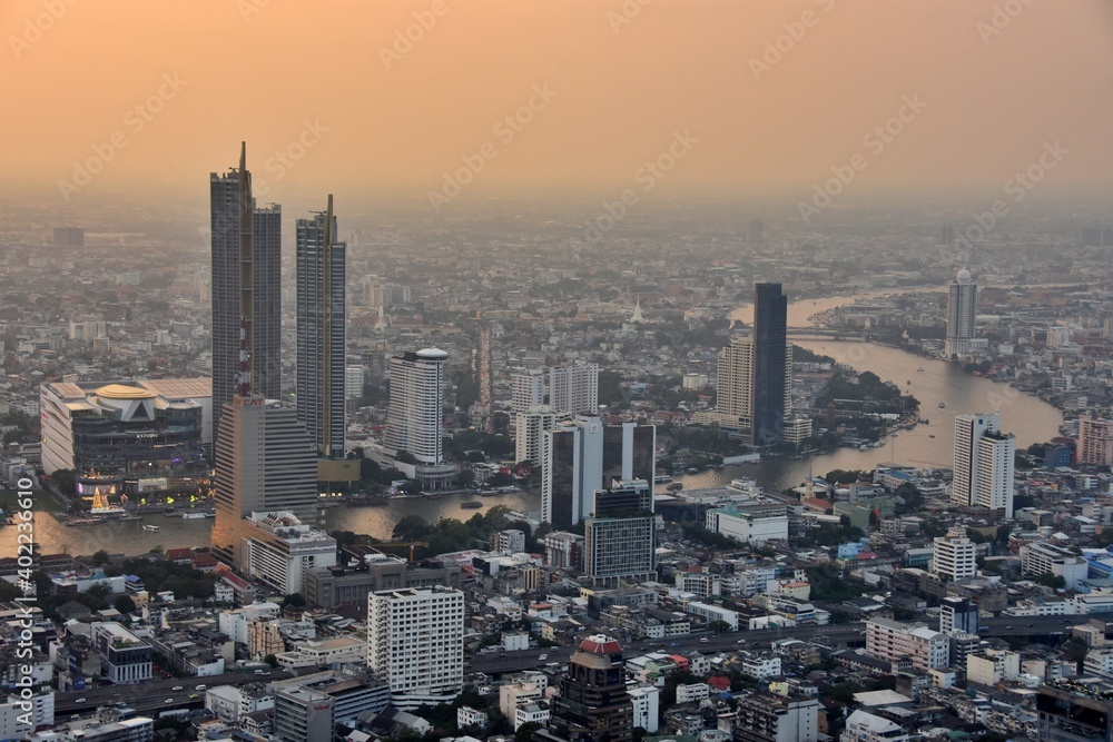 Obraz premium Aerial view of Bangkok cityscape at sunset, Thailand.