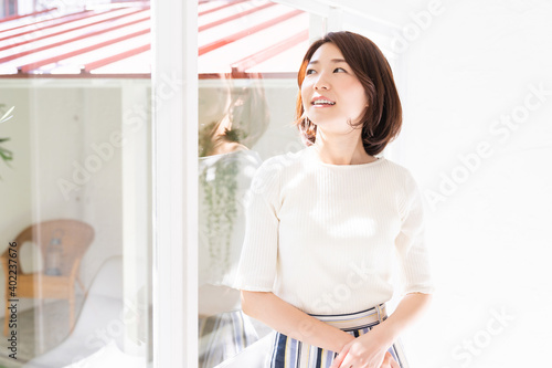 リラックスする女性 Free Download リラックスする女性 - GFXLoad