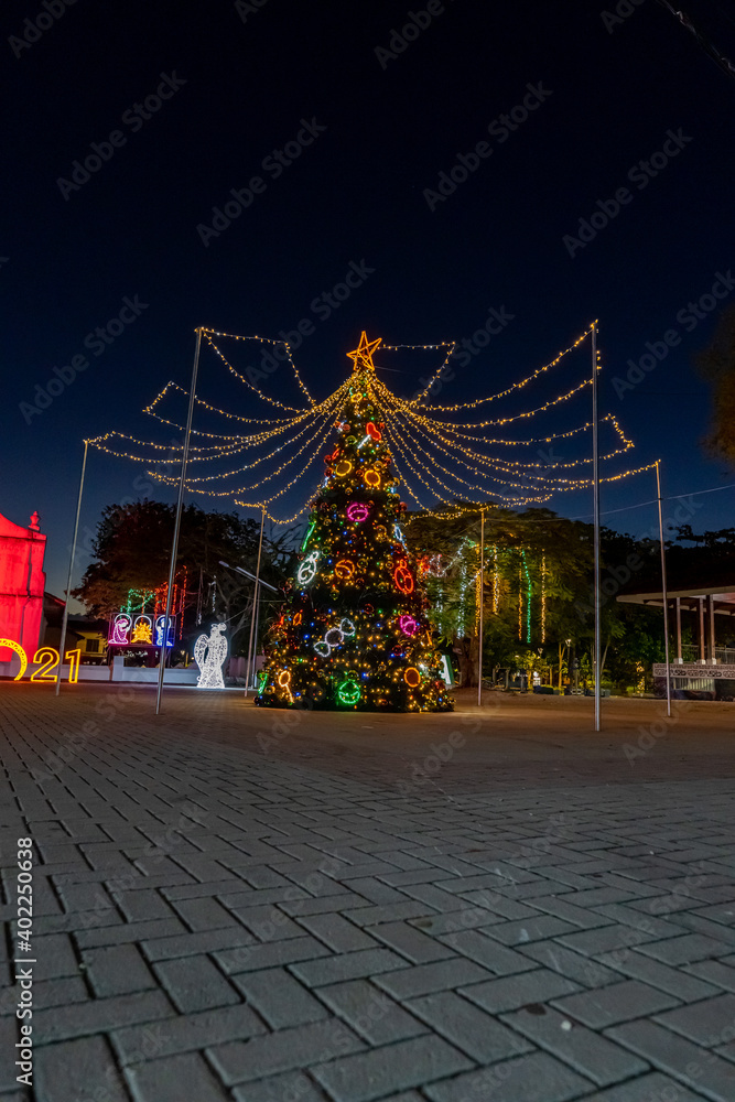 Obraz premium Beautiful view of the San Blas Church in Nicoya Guanacaste with Christmas decorations in Costa Rica 