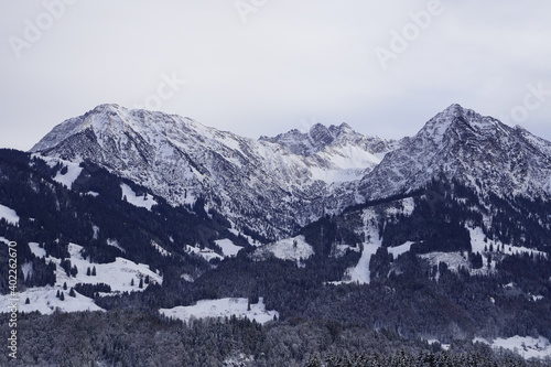 Schneebedeckte Allgäuer Alpen Gipfel im Winter