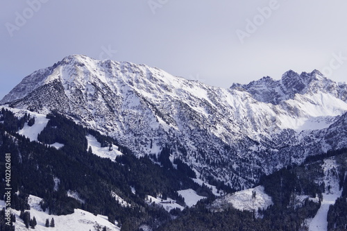 Schneebedeckte Allgäuer Alpen Gipfel im Winter