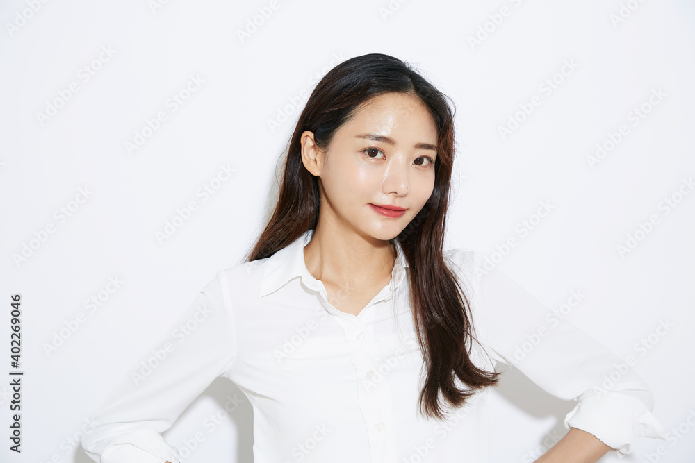 若い女性のスタイリッシュなビジネスポートレート 若い女性のスタイリッシュなビジネスポートレート
