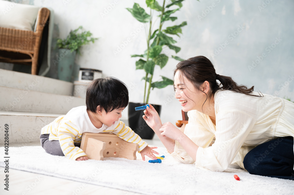 白くて広い部屋で赤ちゃんをあやす美人な新米ママ ズーム コピースペースあり Stock Photo Adobe Stock 白くて広い部屋で赤ちゃんをあやす美人な新米ママ ズーム コピースペースあり Stock Photo Adobe Stock