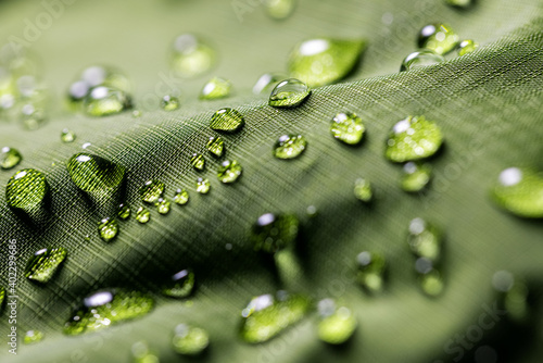 Tableau sur toile waterproof fabric - closeup of water resistant textile with water drops