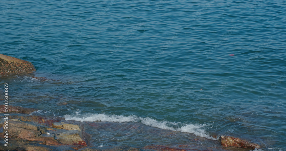 Obraz premium Sea wave on the rock