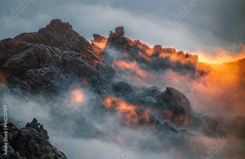 Mar de nubes en la montaña al amanecer  © Dani Sanz