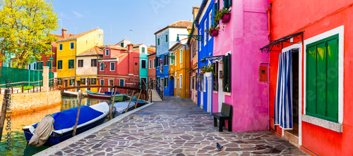 Fototapeta Naklejka Na Ścianę i Meble -  Most colorful traditional fishing town (village) Burano - Island near of Venice. Italy travel and landmarks