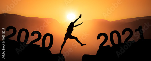 Sprung zum Jahreswechsel von 2020 zu 2021 mit Jahreszahl